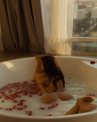 Escort top model girl Luna (weight 49 kg, height 157 cm)
