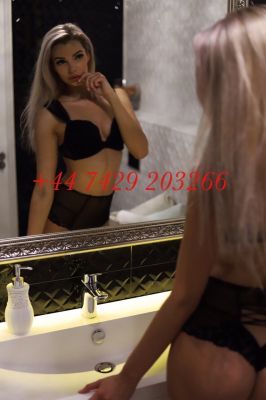 See sexy photos of whore Tamra on escort listings
