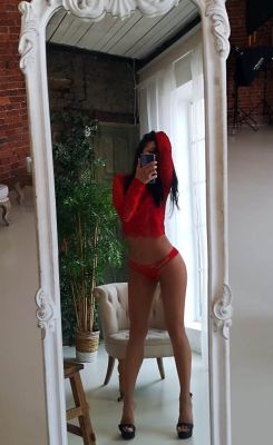 VIP treatment from 21 year-old elite escort Leonora