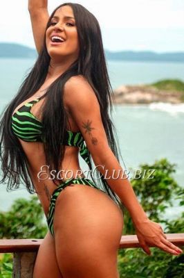 Hot babe in Beirut: Waverley wants to share her passion with you