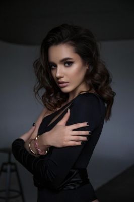 Escort top model girl Molly (weight 47 kg, height 155 cm)