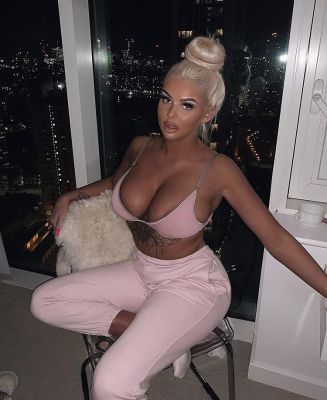 Beirut call girl Quinn available for booking 24 7
