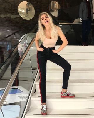 Escort girl Adora (Beirut, 27 y.o)