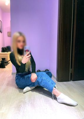 Airport escort Violetta for quick sex