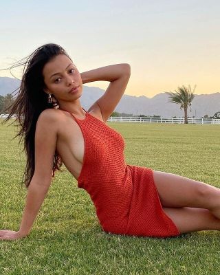  Vivian provides Beirut erotic massage to respectful gents