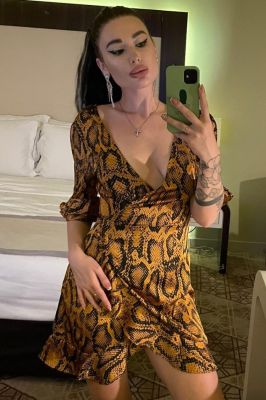 call girl Paisley, from Beirut