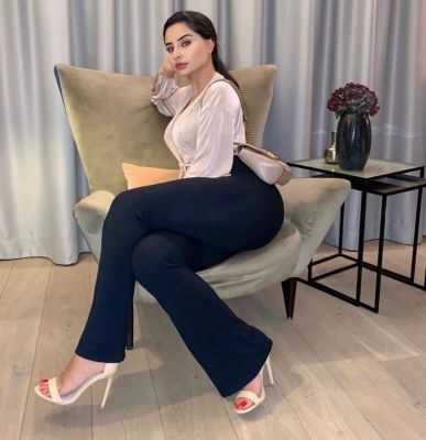 Mega busty escort in Beirut (69 kg; 172 cm)