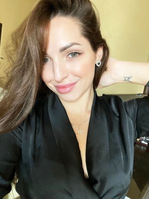 Gloria is a model for sex and massage in Beirut