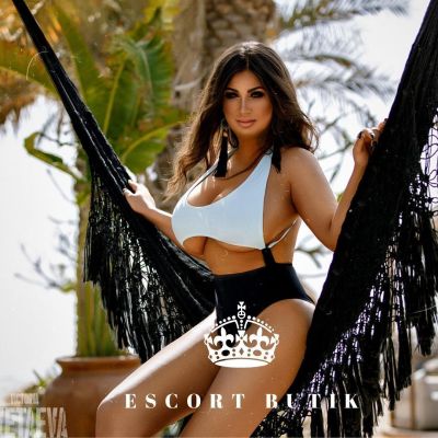 Blonde escort Kaleigh is a star of Beirut for oral sex