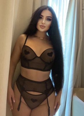 Call a girl Parisa to enjoy professional blowjob for LBP 250