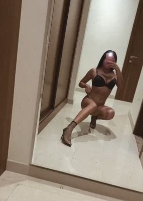 Beautiful escort model Miranda: weight 44 kg, height 153 cm