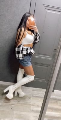 Beautiful escort model Miranda: weight 44 kg, height 153 cm