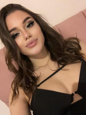 Blonde escort Shirley is a star of Beirut for oral sex