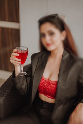 Escort top model girl Adeena (weight 58 kg, height 163 cm)