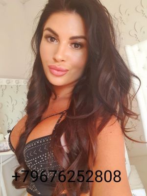 Mega busty escort in Beirut (71 kg; 173 cm)