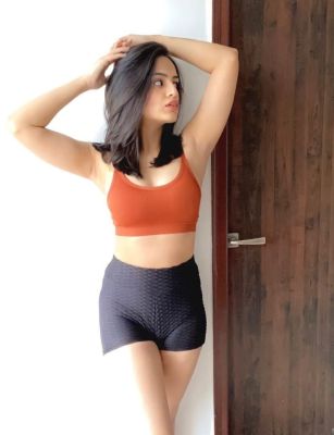 Cheap escort girl Karma sees her clients in Beirut