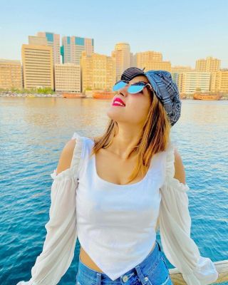  Janelle escorts local men and tourists in Beirut