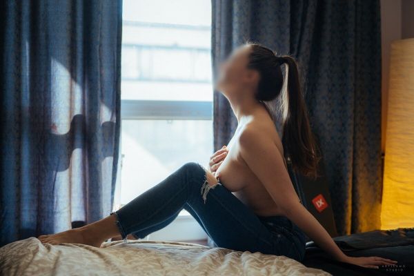 One of the sexiest babes of Beirut - Nieve will be yours for LBP 400