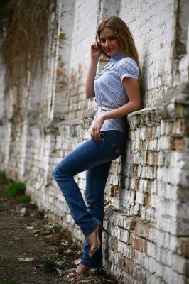 Cheap escort girl Molly sees her clients in Beirut