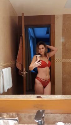 Beautiful escort model Jules: weight 50 kg, height 157 cm