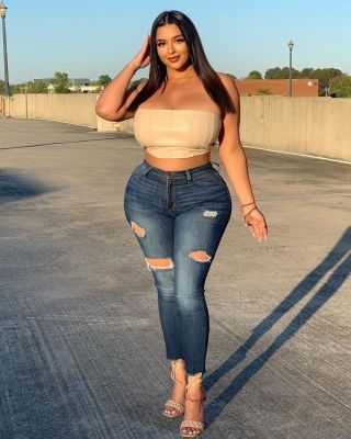 Petite escort Beirut (weight: 51 kg; height: 158 cm)