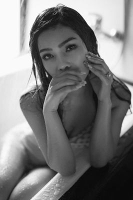 Sexy Beirut girl Kiara is ready for sex