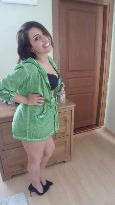 Book Tia on escort classifieds