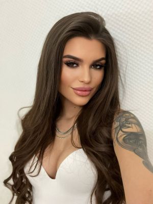Elite model from Beirut: Esperanza with photos and reviews