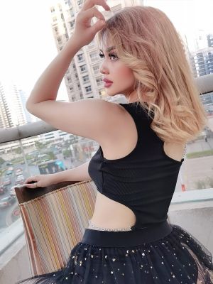 Blonde escort in Beirut: Daphne is a 27 y.o. cutie for sex