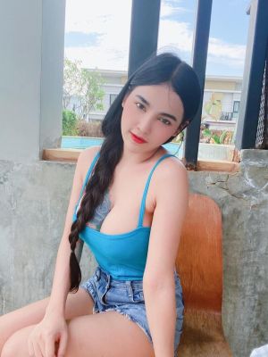 Lots of kissing and cuddling with Beirut asian escort Julie