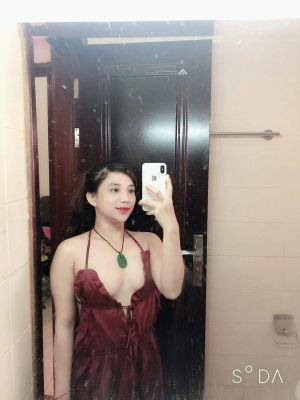 Female escort service from charming Chloe in Beirut