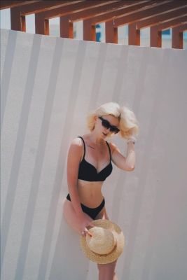 Lana, photos from the website sexbeirut.club