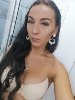 Top class woman will meet a generous man for LBP 500