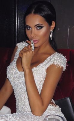 VIP treatment from 31 year-old elite escort Sabirah