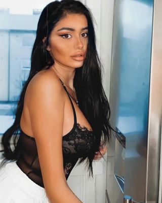 Airport escort Amelia for quick sex