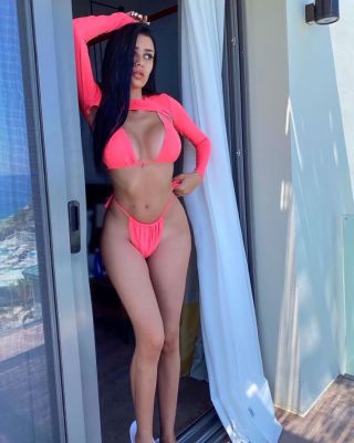 escort Amelia — pictures and reviews