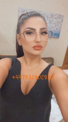 VIP treatment from 29 year-old elite escort Vanessa