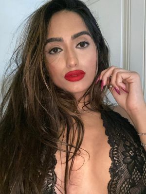 Book a hot Melanie, 153 cm on the best escort website